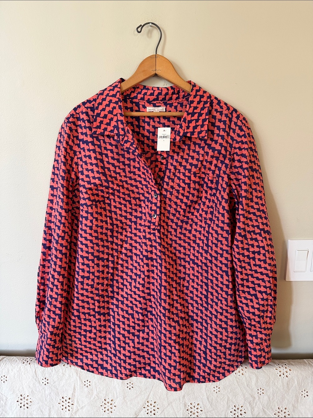 GAP MATERNITY NWT 🆕 Geometric Pink Fitted Boyfriend Button-Down Shirt Size L